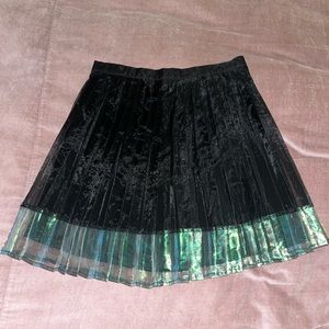 Black and green pleated  skirt size small